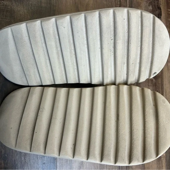 Adidas Yeezy Slides Bone White Size 11 - Picture 6 of 8